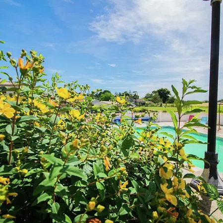 Cozy Holiday In Sur Seugne With Pool 別荘