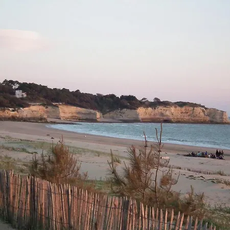 Cozy Holiday In Sur Seugne With Pool Fléac-sur-Seugne