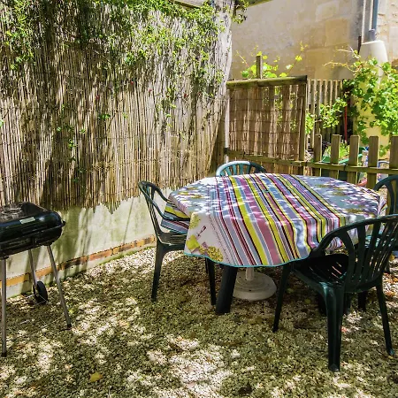 Cozy Holiday In Sur Seugne With Pool 別荘
